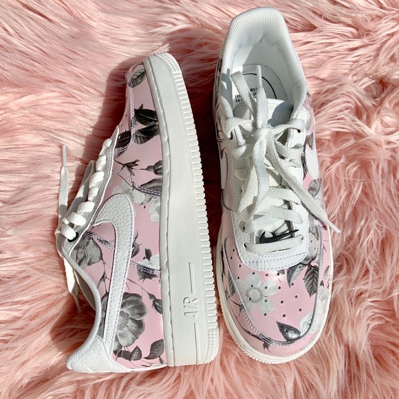 New Nike Women’s Air Force 1 Sneakers - Picture 5 of 8